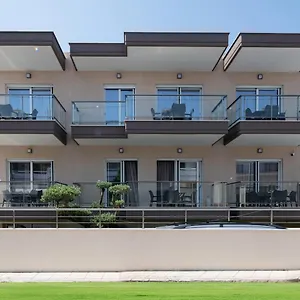 https://the-crist-luxury-apartments.hotelschalkidiki.net